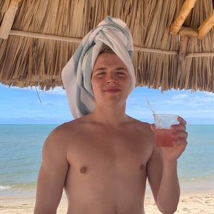 Meet your Posher, Alex